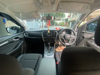 Isuzu MU-X 2022 - image blurred placeholder