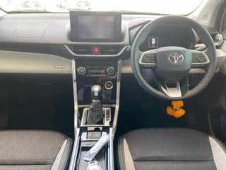 Toyota Veloz 2023 1.5 cc - image blurred placeholder