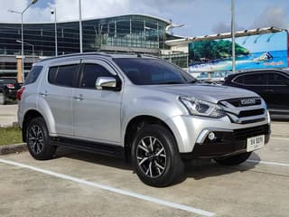 Isuzu MUX 2020 1.9cc - image blurred placeholder