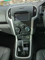Isuzu MUX 2020 1.9cc - image blurred placeholder