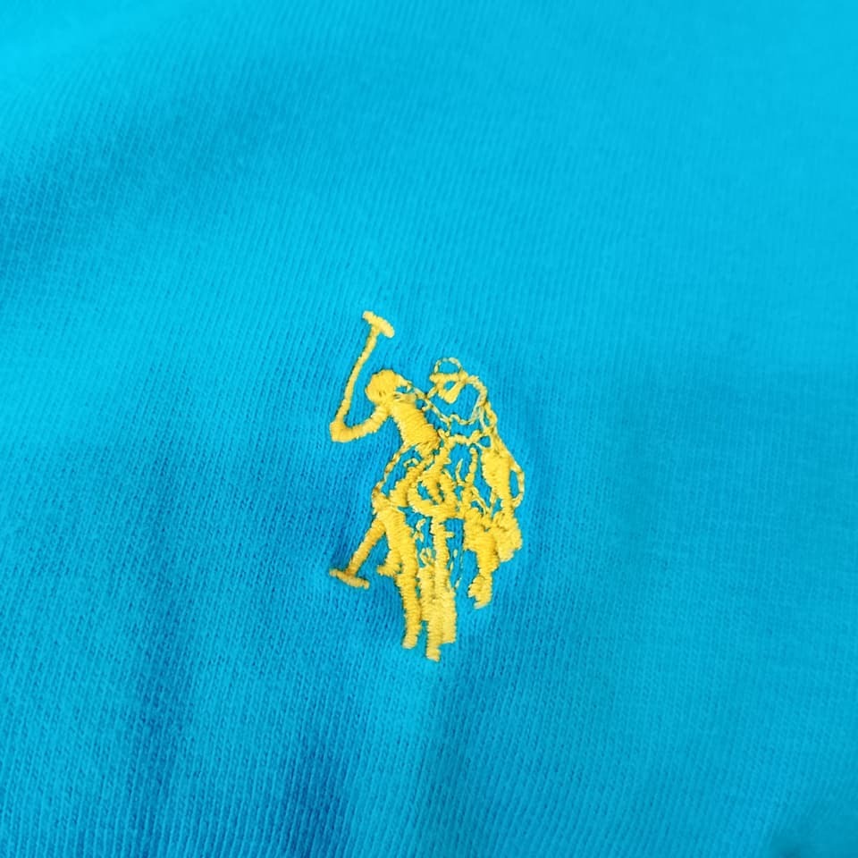 เสื้อยืดโปโล