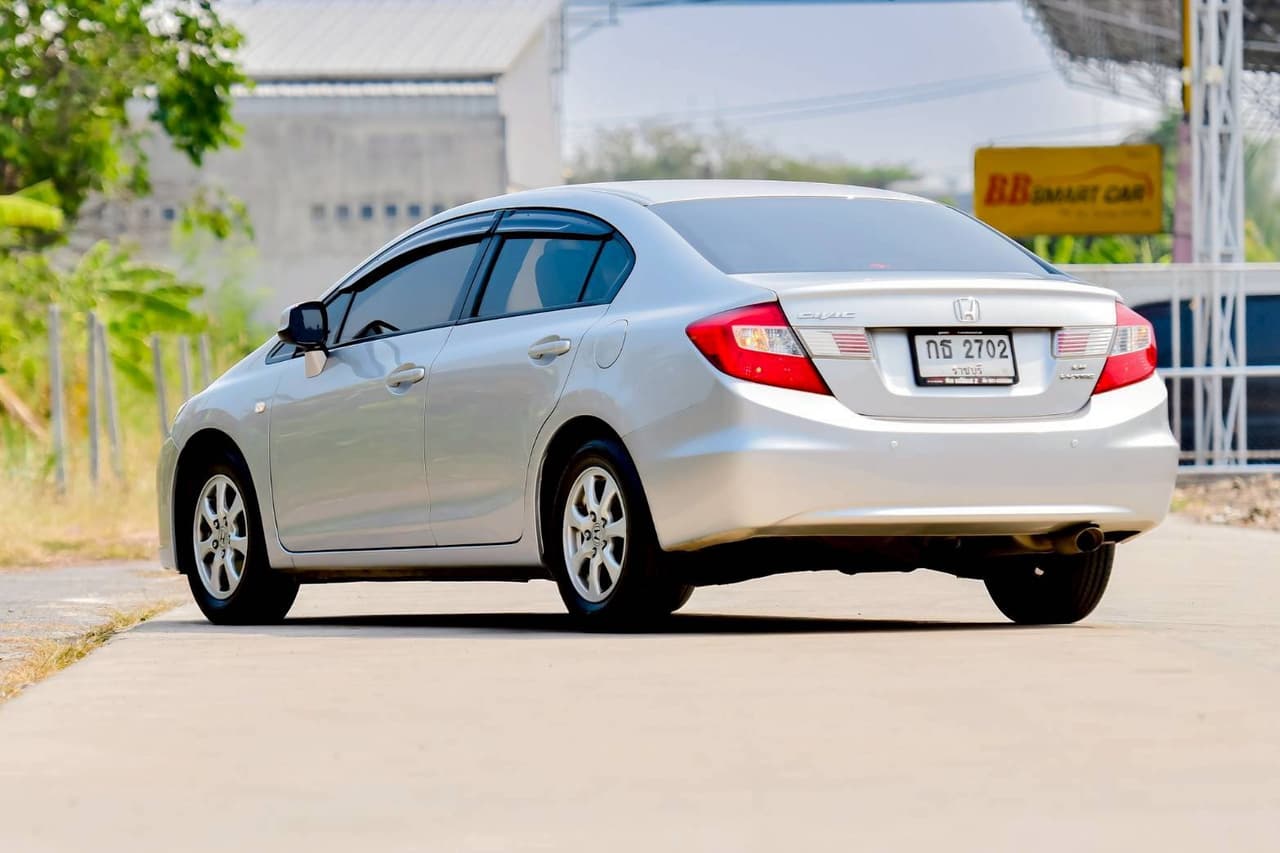 HONDA Civic 1.8S ปี 2013 ดีไซน์ทันสมัย ขับสนุก