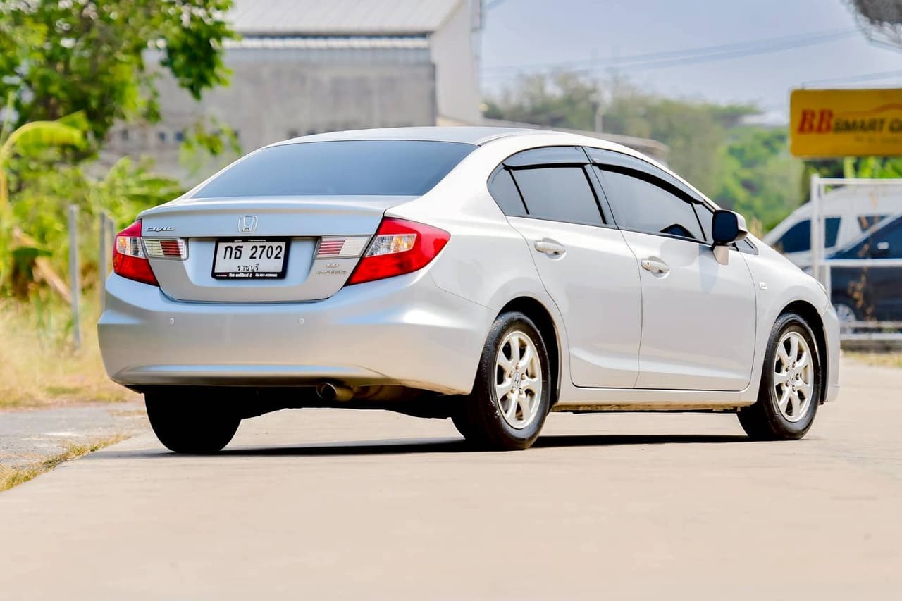 HONDA Civic 1.8S ปี 2013 ดีไซน์ทันสมัย ขับสนุก