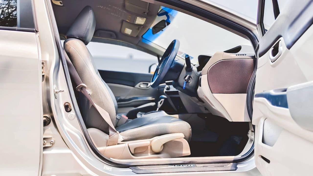 HONDA Civic 1.8S ปี 2013 ดีไซน์ทันสมัย ขับสนุก