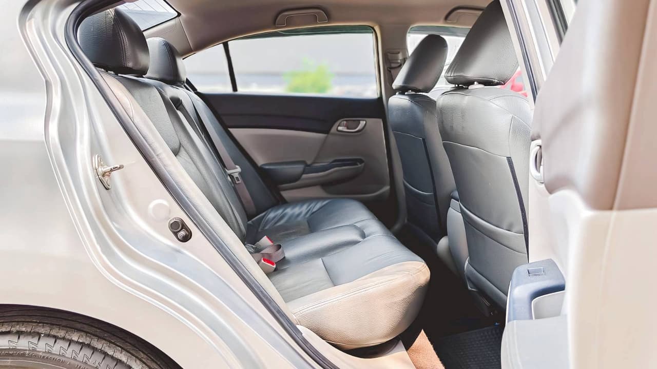 HONDA Civic 1.8S ปี 2013 ดีไซน์ทันสมัย ขับสนุก