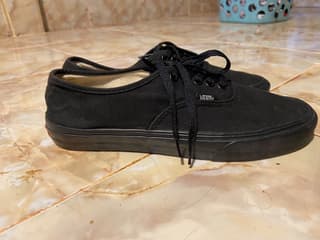 Vans Authentic "Mono Black" - image blurred placeholder