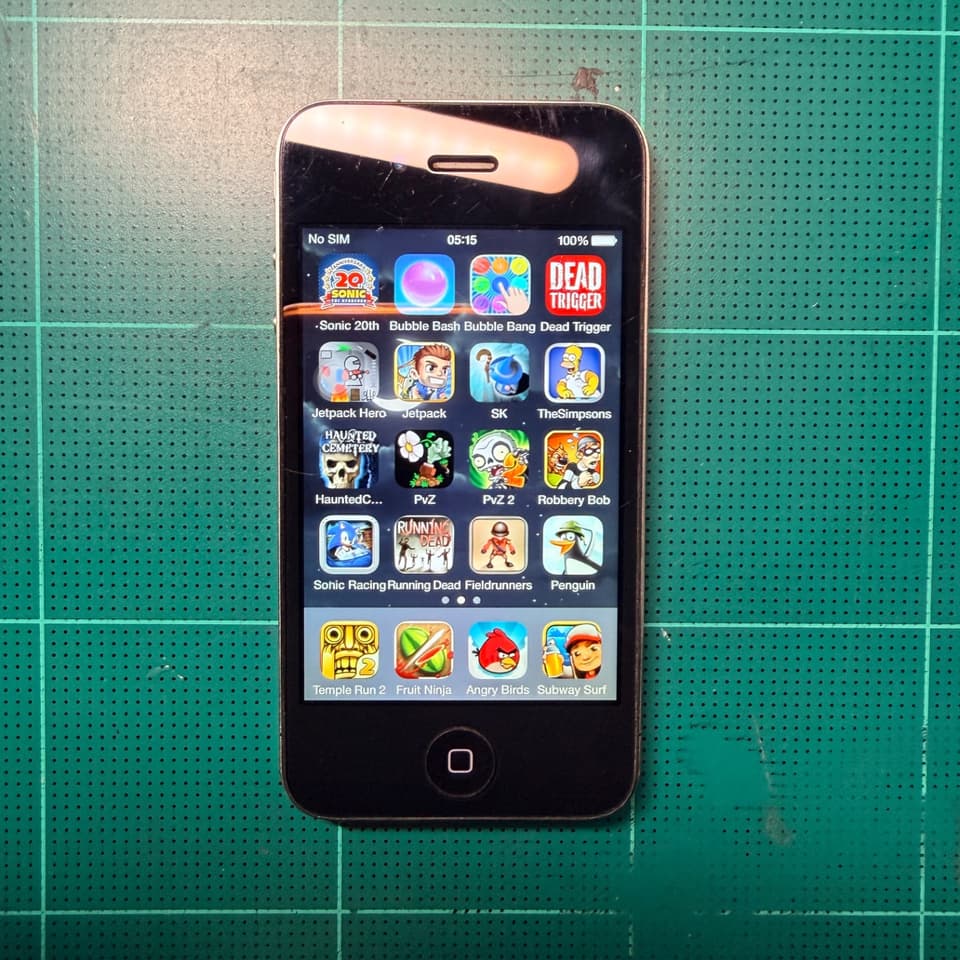 ขาย iPhone 4 เครื่องแท้จากศูนย์ + เกมในเครื่องเพียบ (หายากหลายเกม!)