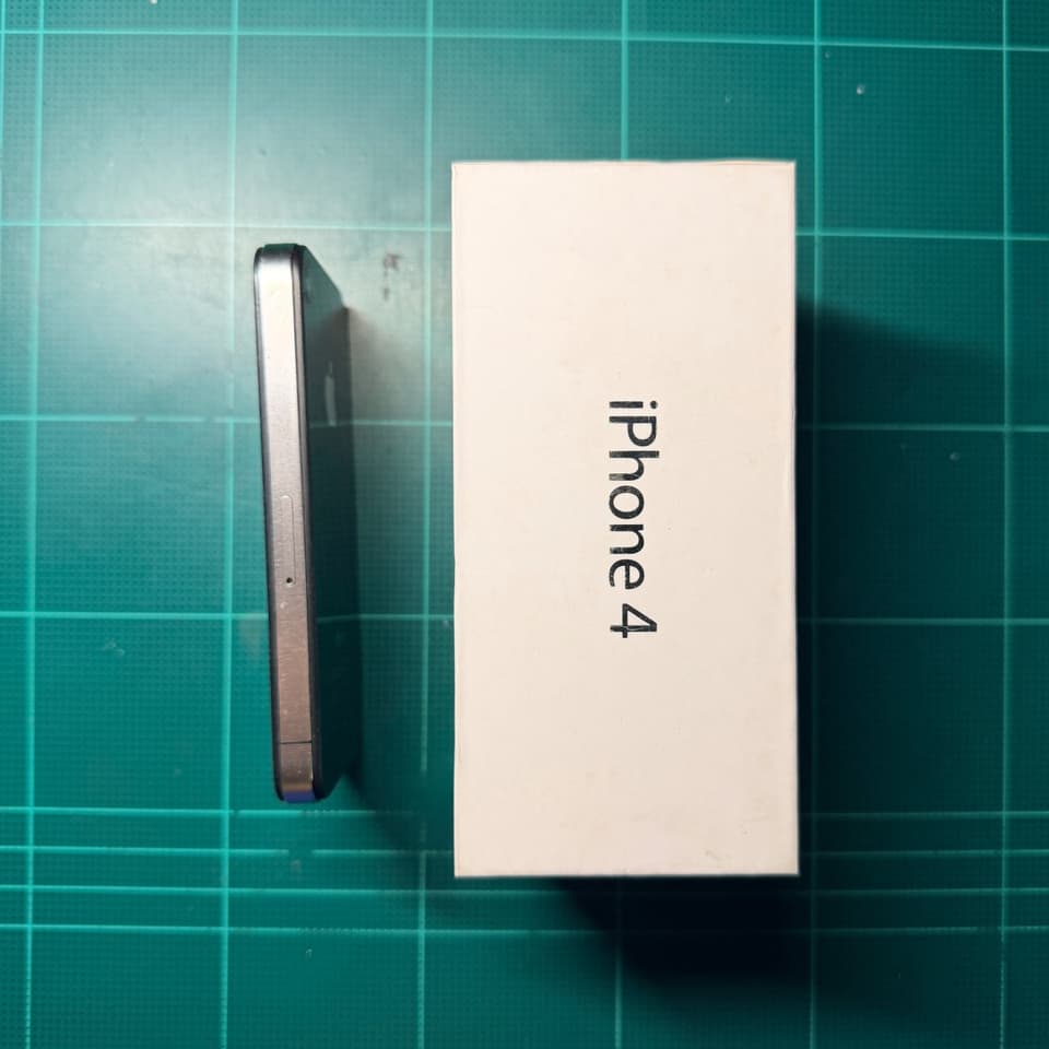 ขาย iPhone 4 เครื่องแท้จากศูนย์ + เกมในเครื่องเพียบ (หายากหลายเกม!)