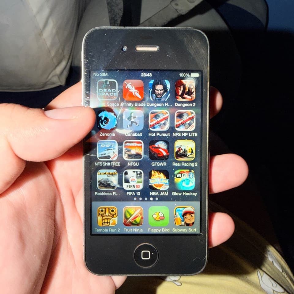 ขาย iPhone 4 เครื่องแท้จากศูนย์ + เกมในเครื่องเพียบ (หายากหลายเกม!)