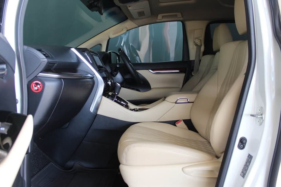 โตโยต้า Alphard ปี 2015