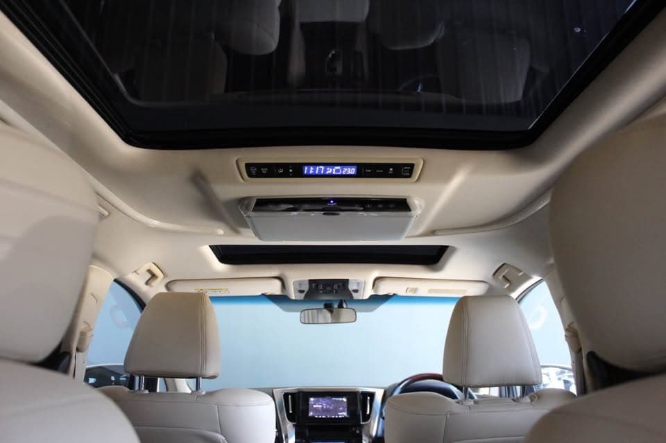 โตโยต้า Alphard ปี 2015