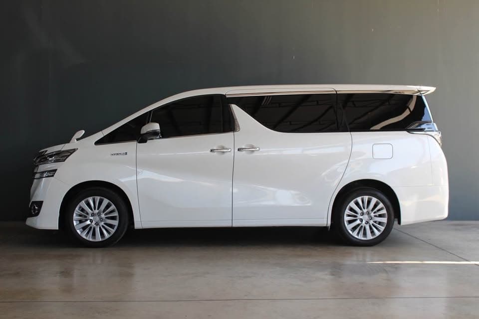 โตโยต้า Alphard ปี 2015