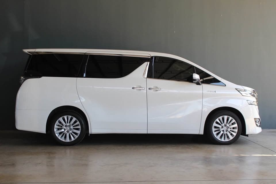 โตโยต้า Alphard ปี 2015