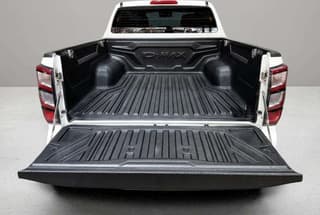 ISUZU 3.0 HI-LANDER M CAB-4 - image blurred placeholder
