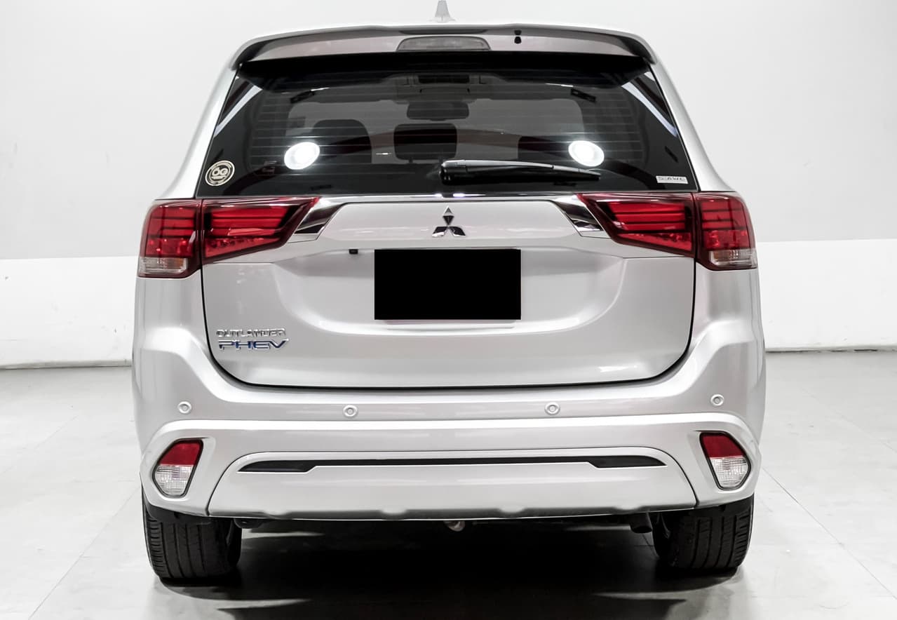 MITSUBISHI OUTLANDER PHEV 2.4 GT ขับเคลื่อน 4 ล้อ