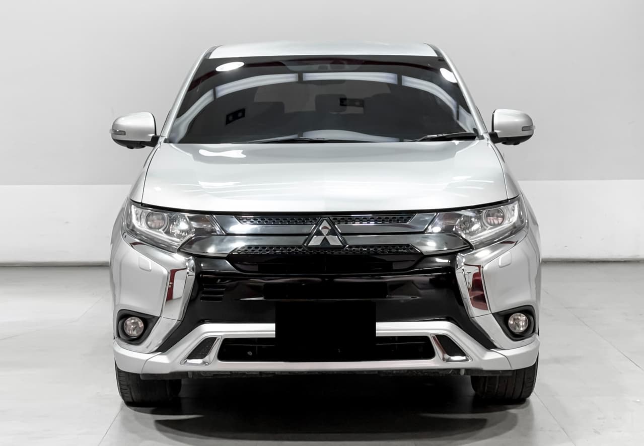 MITSUBISHI OUTLANDER PHEV 2.4 GT ขับเคลื่อน 4 ล้อ
