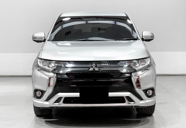 MITSUBISHI OUTLANDER PHEV 2.4 GT ขับเคลื่อน 4 ล้อ