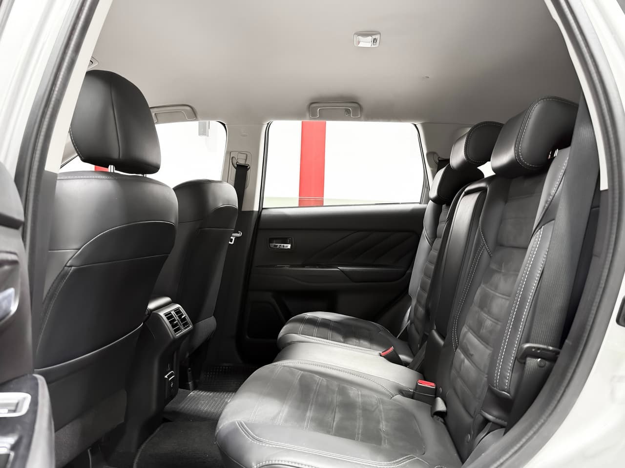 MITSUBISHI OUTLANDER PHEV 2.4 GT ขับเคลื่อน 4 ล้อ