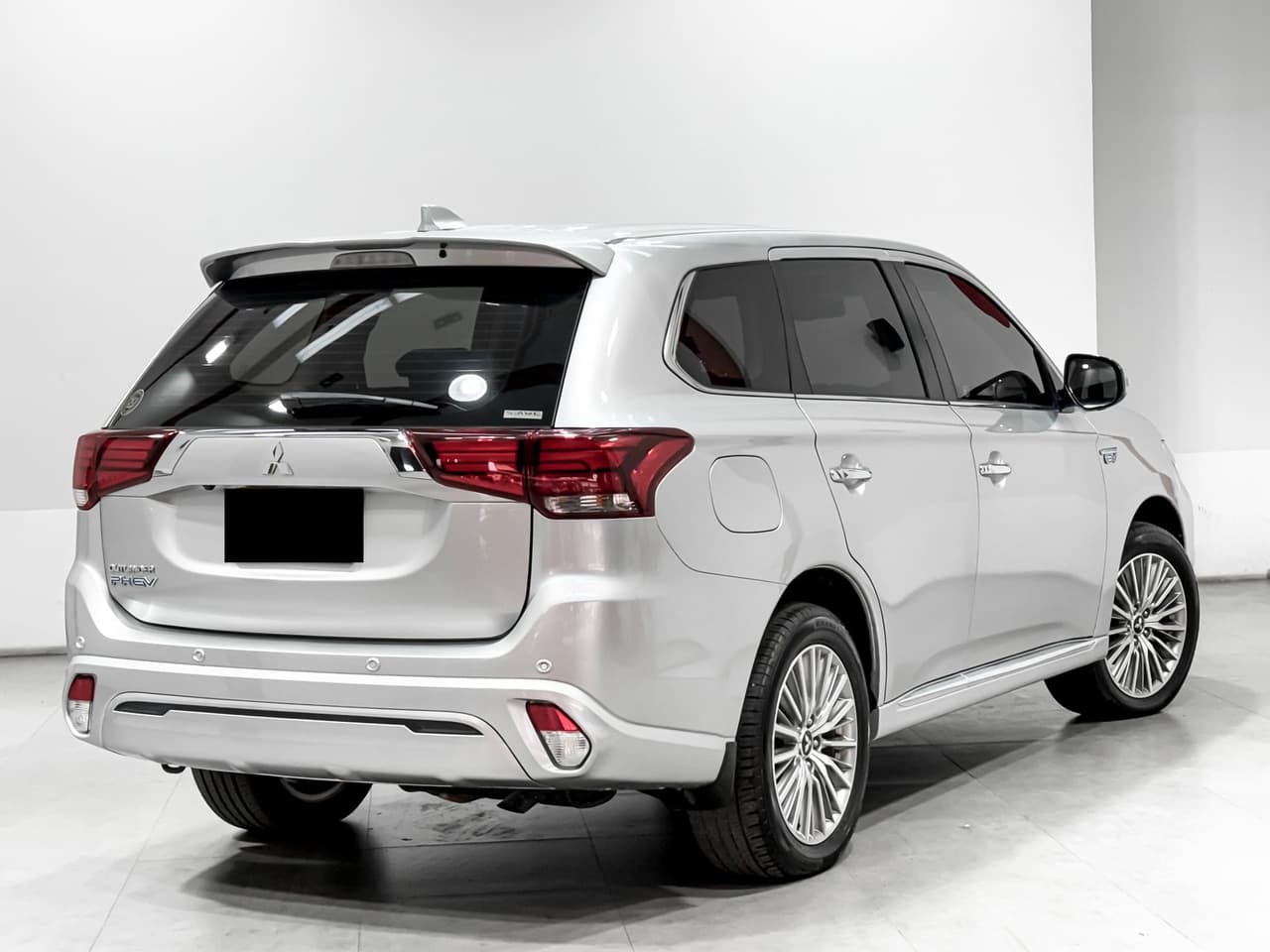 MITSUBISHI OUTLANDER PHEV 2.4 GT ขับเคลื่อน 4 ล้อ