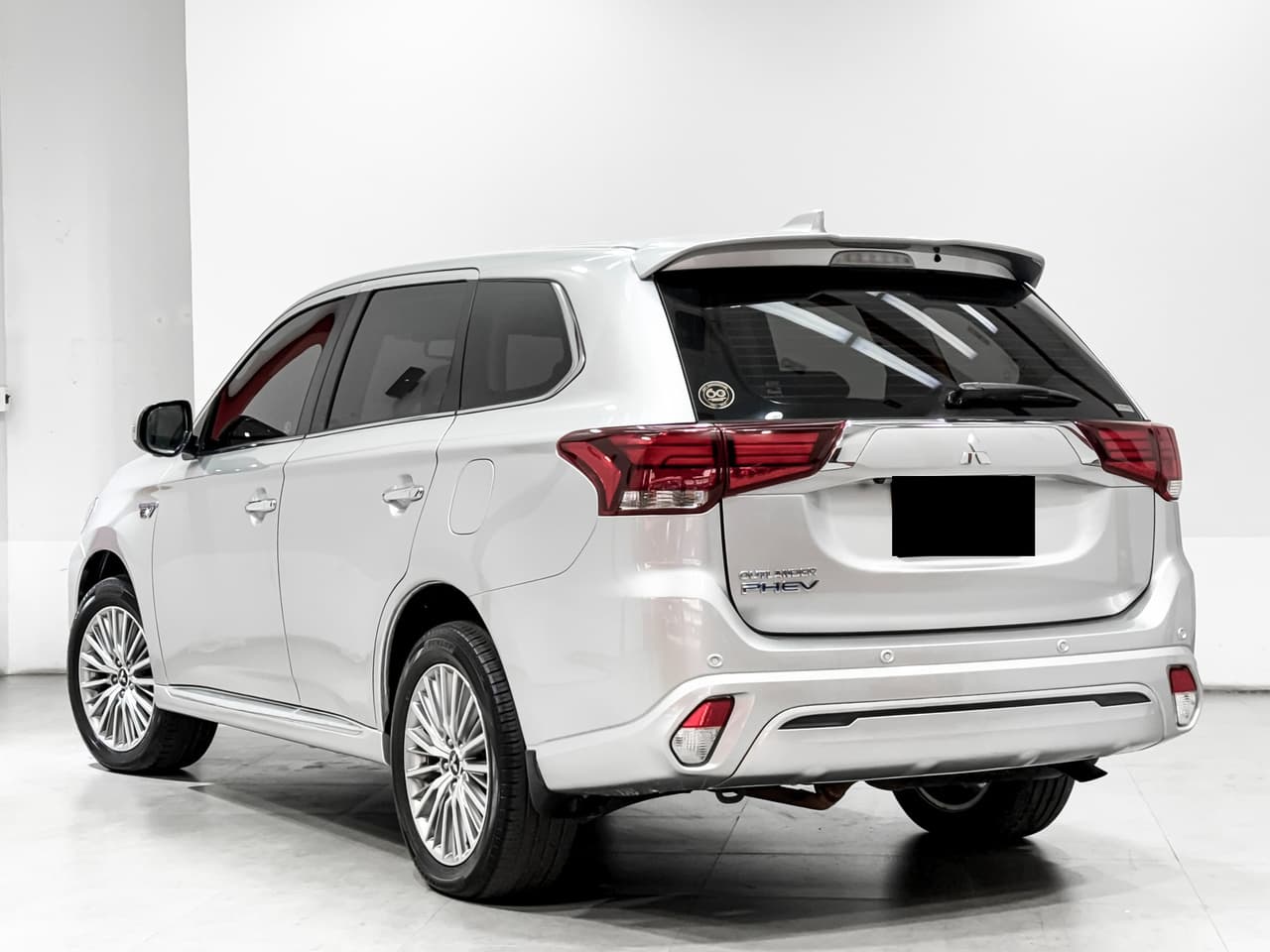 MITSUBISHI OUTLANDER PHEV 2.4 GT ขับเคลื่อน 4 ล้อ