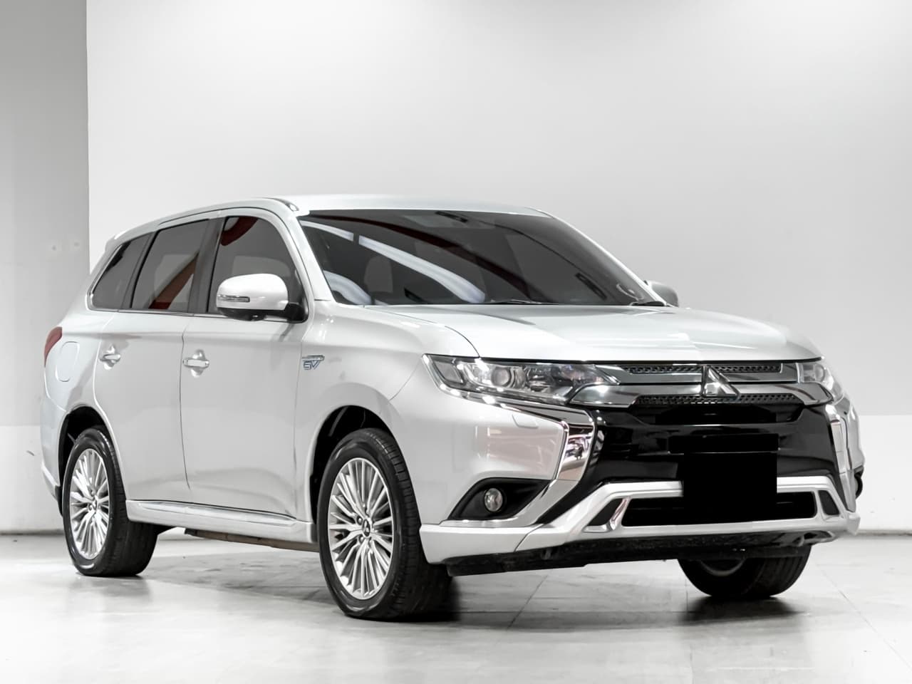 MITSUBISHI OUTLANDER PHEV 2.4 GT ขับเคลื่อน 4 ล้อ