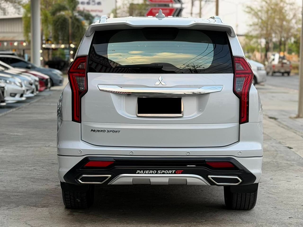 MITSUBISHI PAJERO 2.4GT พรีเมียม ท็อป 2WD