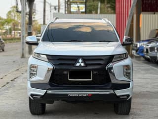 MITSUBISHI PAJERO 2.4GT พรีเมียม ท็อป 2WD - image blurred placeholder