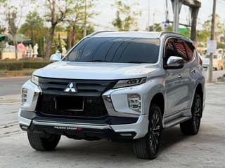 MITSUBISHI PAJERO 2.4GT พรีเมียม ท็อป 2WD - image blurred placeholder