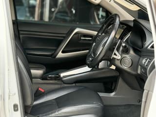 MITSUBISHI PAJERO 2.4GT พรีเมียม ท็อป 2WD - image blurred placeholder