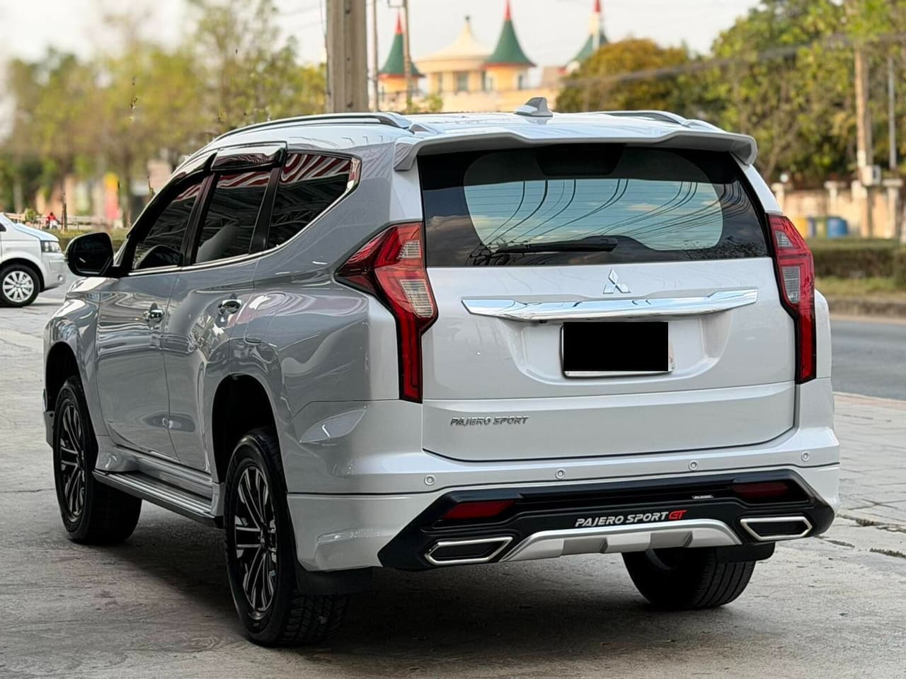 MITSUBISHI PAJERO 2.4GT พรีเมียม ท็อป 2WD