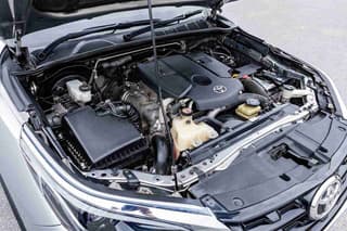 TOYOTA FORTUNER 2.4 V รุ่นปรับโฉมเล็กน้อย - image blurred placeholder