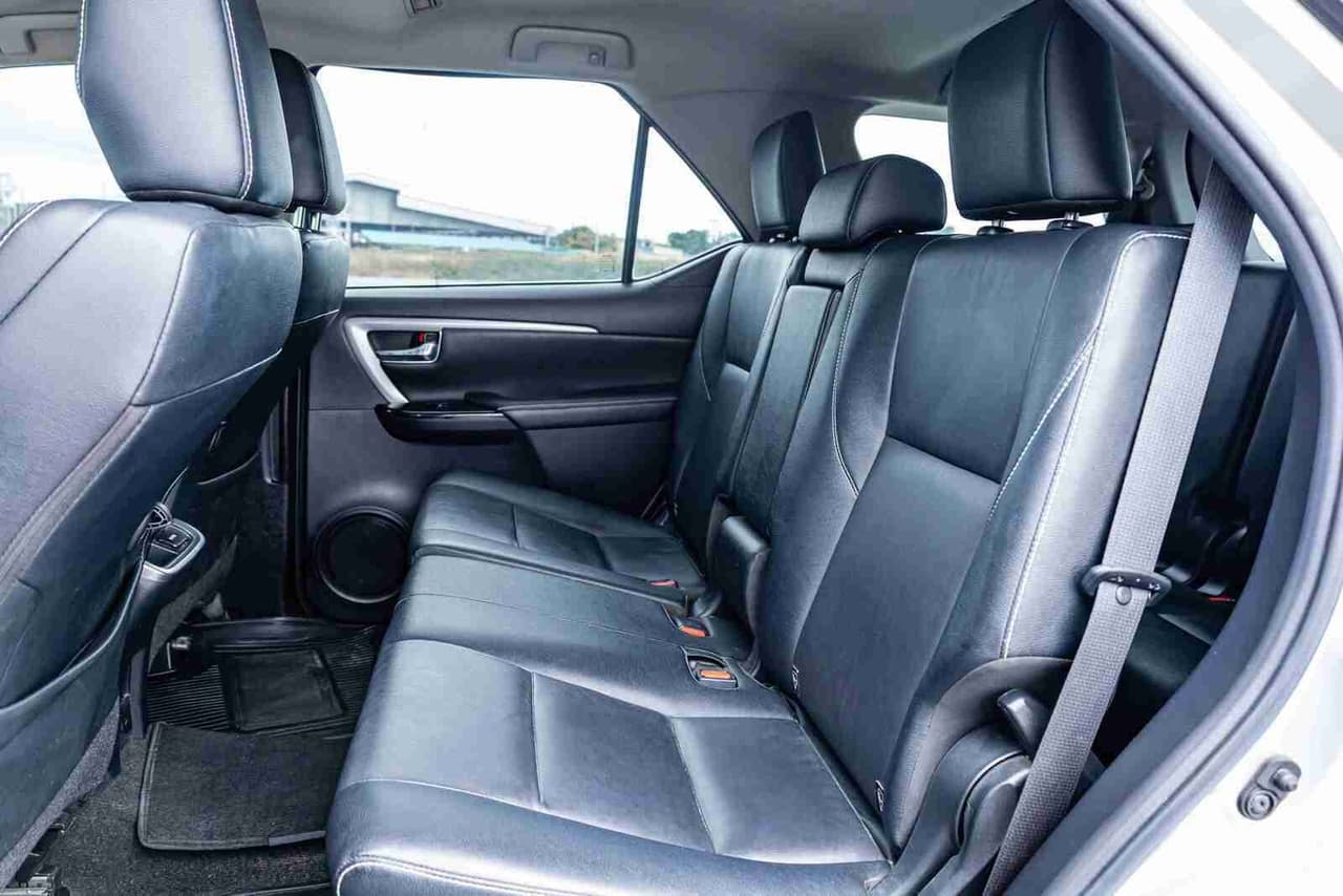 TOYOTA FORTUNER 2.4 V รุ่นปรับโฉมเล็กน้อย
