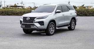 TOYOTA FORTUNER 2.4 V รุ่นปรับโฉมเล็กน้อย - image blurred placeholder