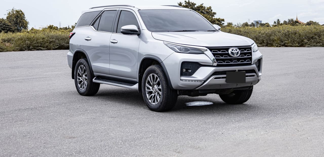 TOYOTA FORTUNER 2.4 V รุ่นปรับโฉมเล็กน้อย