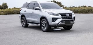TOYOTA FORTUNER 2.4 V รุ่นปรับโฉมเล็กน้อย - image blurred placeholder