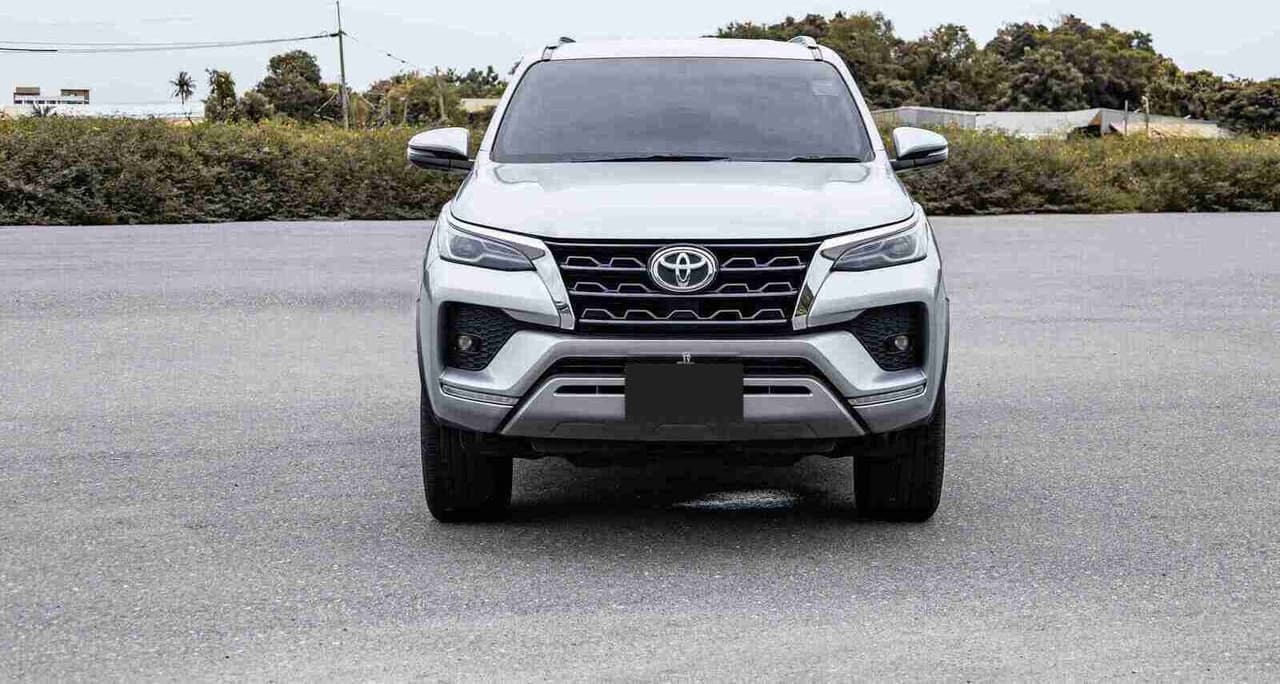 TOYOTA FORTUNER 2.4 V รุ่นปรับโฉมเล็กน้อย