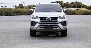 TOYOTA FORTUNER 2.4 V รุ่นปรับโฉมเล็กน้อย - image blurred placeholder