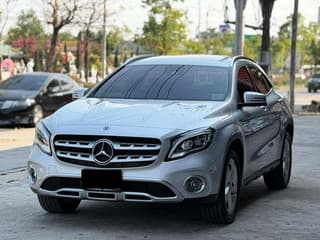MERCEDES BENZ GLA 200 - image blurred placeholder