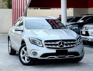 MERCEDES BENZ GLA 200 - image blurred placeholder