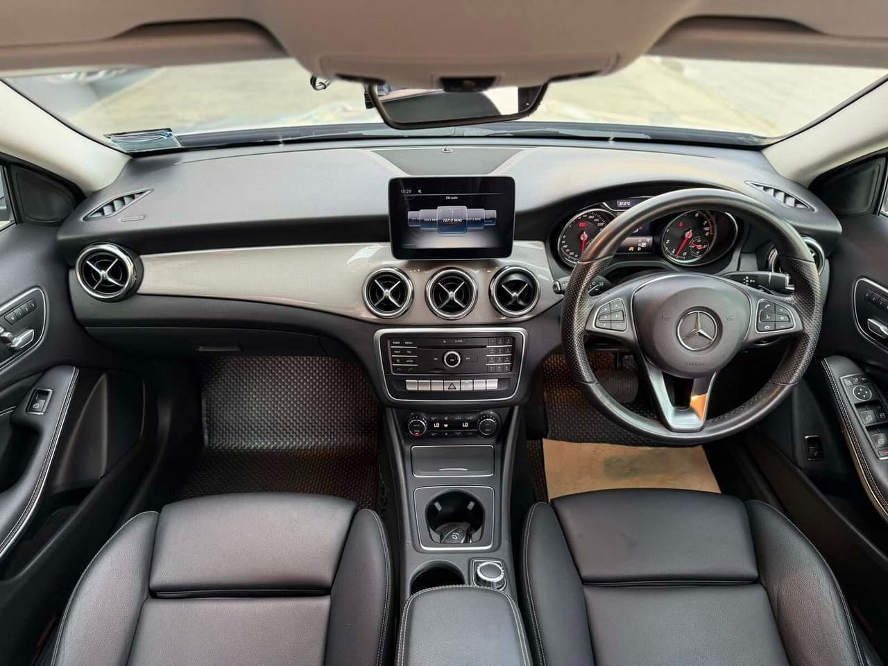 MERCEDES BENZ GLA 200