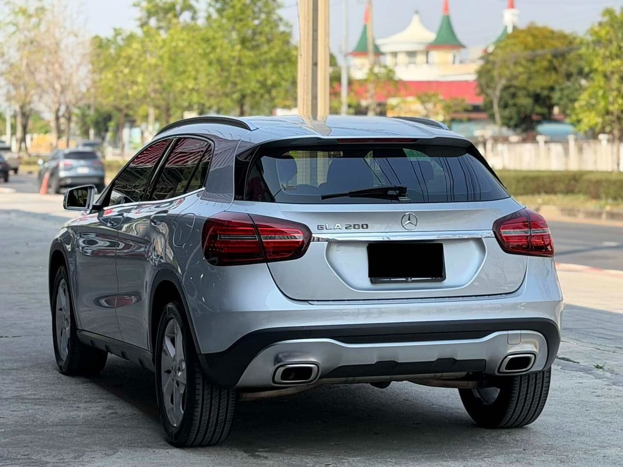 MERCEDES BENZ GLA 200