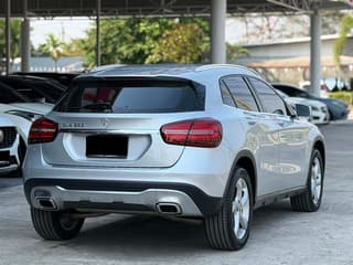 MERCEDES BENZ GLA 200 - image blurred placeholder