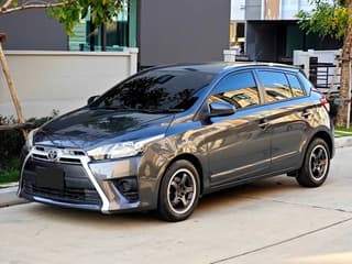 Toyota Yaris 2015 - image blurred placeholder