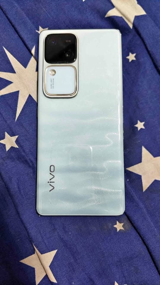 Vivo V30