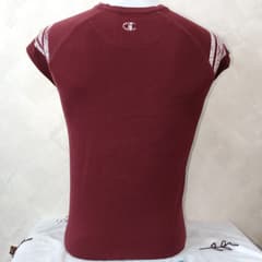 เสื้อกีฬา Champion แขนสั้น - image blurred placeholder