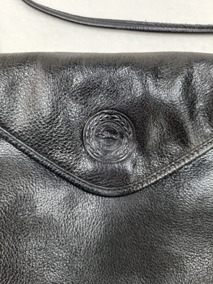 กระเป๋าสะพายข้างวินเทจ Longchamp