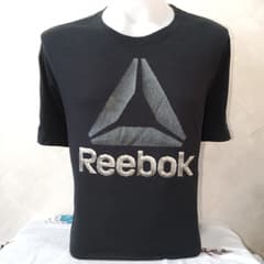 เสื้อ Reebok - image blurred placeholder
