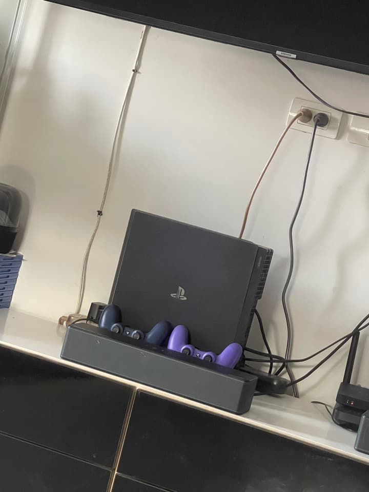 PS4PRO 7218 ความจุ 1TB มีเกมในเครื่อง 8 เกม