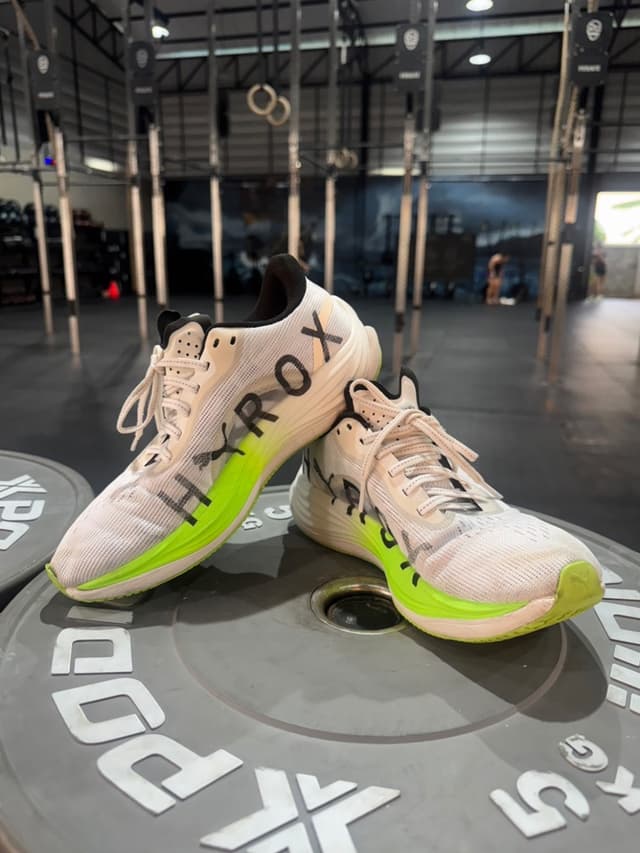 รองเท้าผ้าใบ PUMA x HYROX Velocity Nitro 3 ขนาด UK 6.5 EUR 40 U