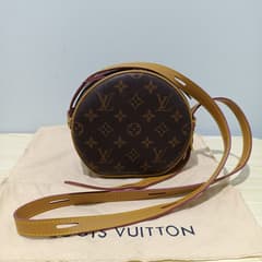 Small shoulder bag - image blurred placeholder